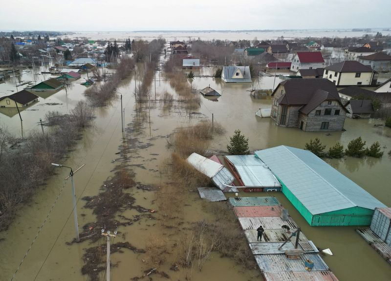 إجلاء 117 ألف شخص في كازاخستان بسبب الفيضانات