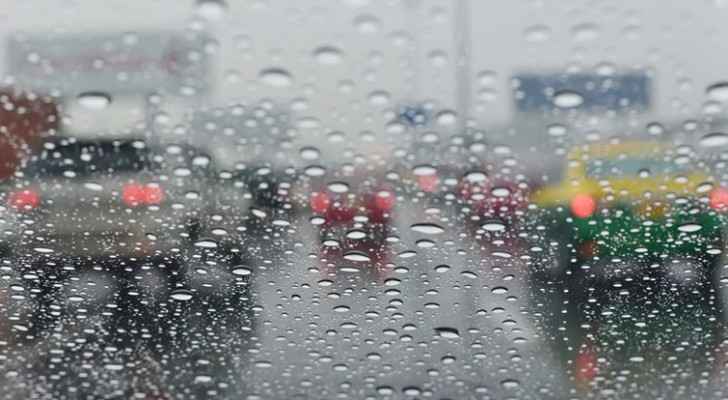 أمطار في شمال ووسط المملكة وتحذير من خطر الانزلاق على الطرقات