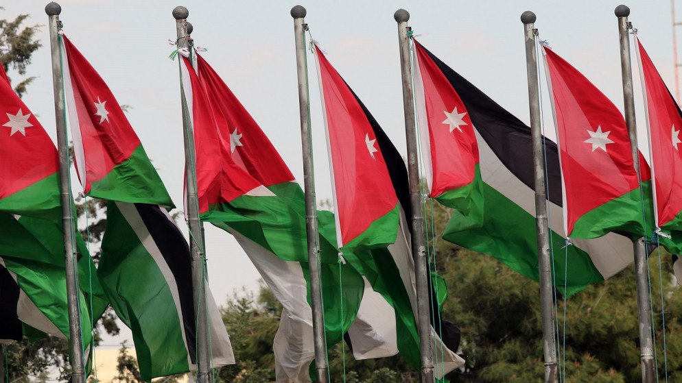 الأردنيون يحتفلون بيوم العلم